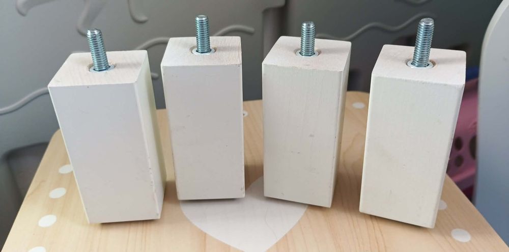 Nogi meblowe drewniane białe wys 10 cm cena za całość 20 zl
