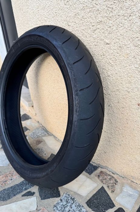 pneu  120/70 ZR 17 M/C  bridgestone battlax Bt16