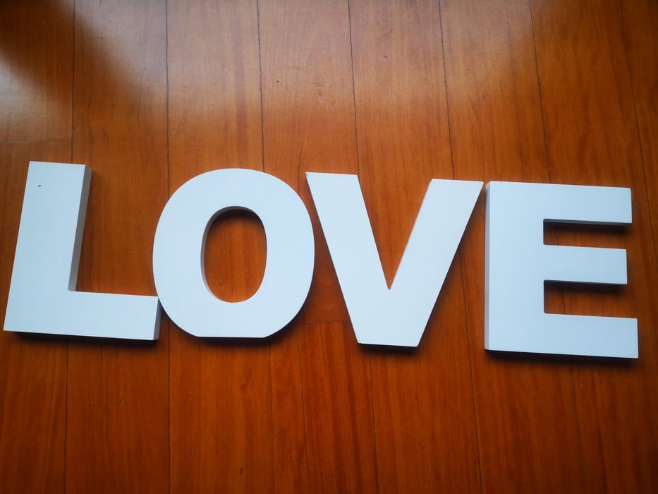 4 letras love com portes incluídos