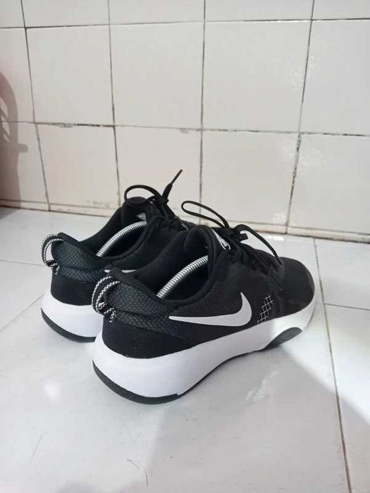 Ténis Nike City Rep TR – preto/branco – tam. 40 – usados poucas vezes