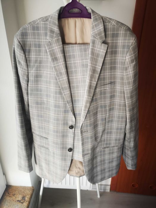 Szary garnitur w kratę Reserved
