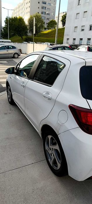 Toyota Yaris Hybrid 1.5 Comfort Navi à Venda