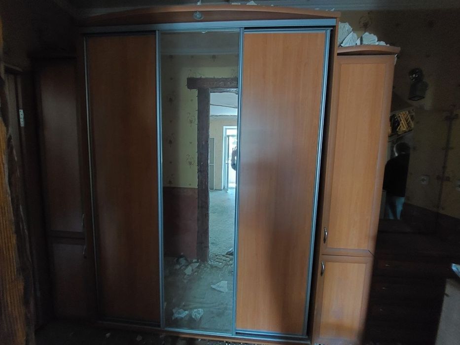 Срочно продам шкаф купе + камод + зеркало.