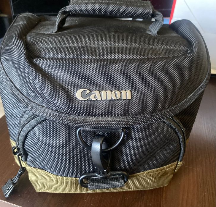 Дзеркальний фотоапарат Canon EOS 1300D