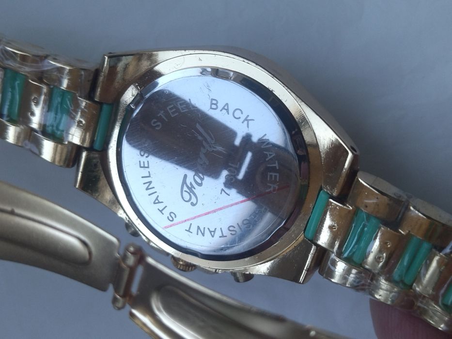 Жіночий годинник