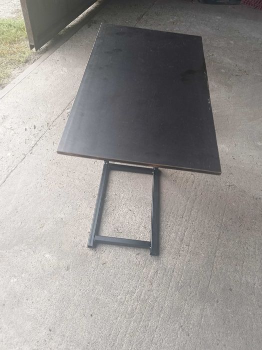 stolik kawowy pod łóżko