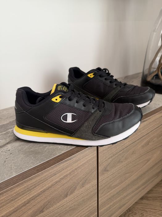 Кросівки чоловічі Champion 42 розмір