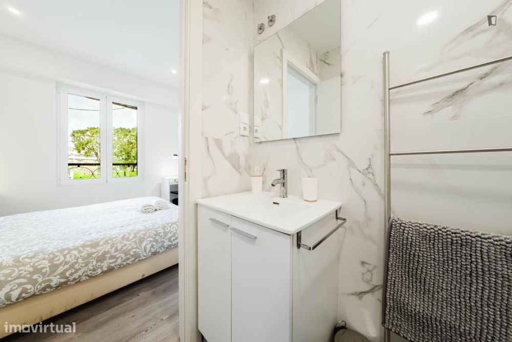 Quarto - localizado em Lumiar Lisbon