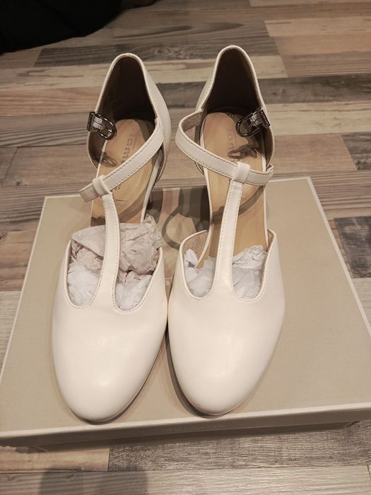 Buty damskie na obcasie r 40