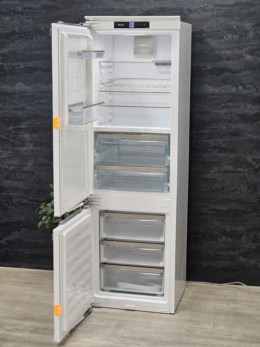 Холодильник вбудований KFN 7744 D 2024р Wi-Fi стан ідеальний Гарантія!