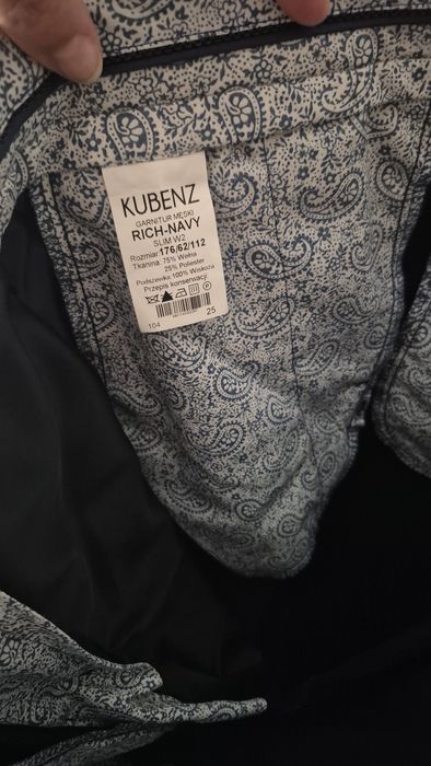 Nowy nieużywany Garnitur męski marki KUBENZ