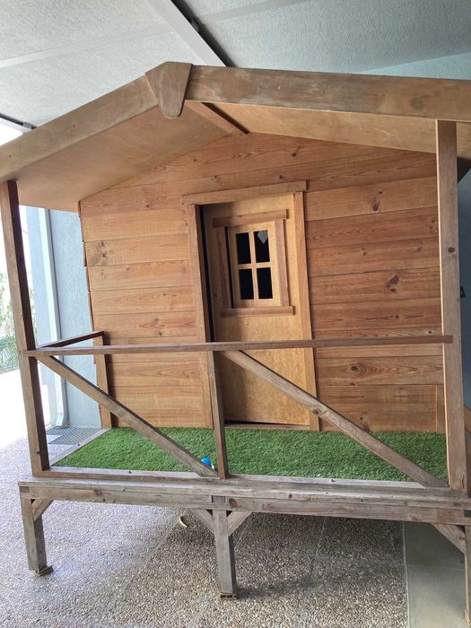 Casinha em madeira para crianças