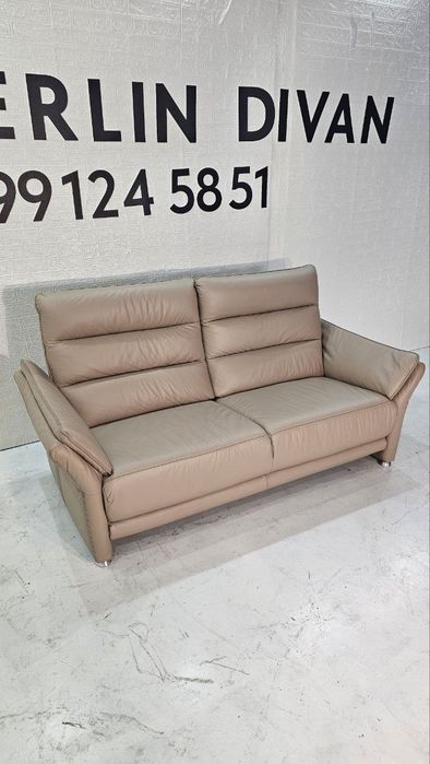 Шкіряний тримісний  диван  бежевий  .  Не  розкладаэться.  Нiмеччина