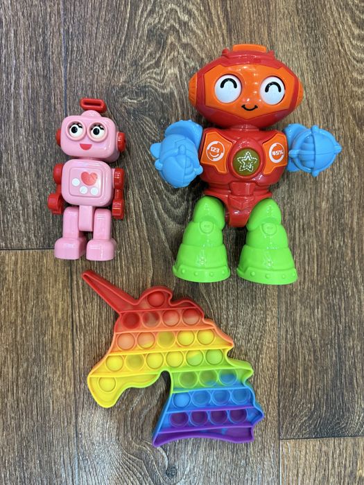 Лот игрушек для малыша