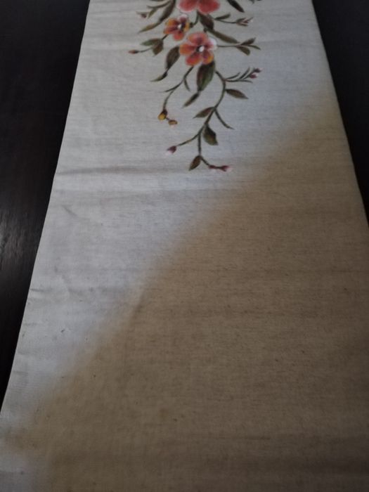 Caminho de mesa pintado