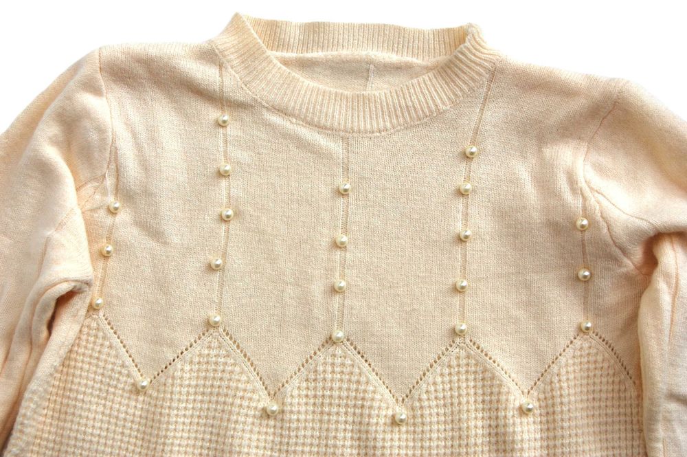 Sweter damski z wełną 34 XS ecru kremowobiały z perłami, perły vintage