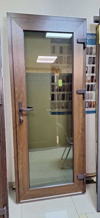 Вхідні металопластикові двері. Нові