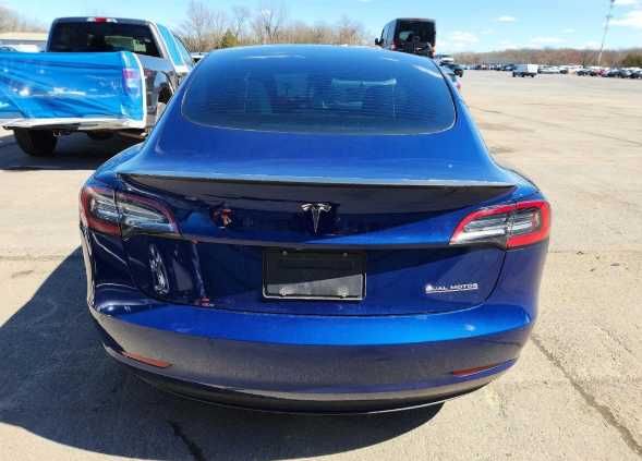 Бампер Tesla Model 3 Розборка Тесла Модель 3 Запчастини до Tesla Model 3