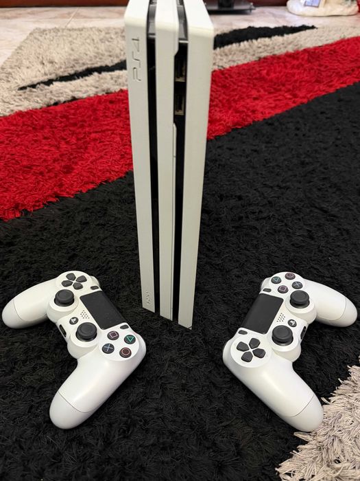 PS4 Pro 1 TB + 2 Comados – Edição Limitada - Impecável