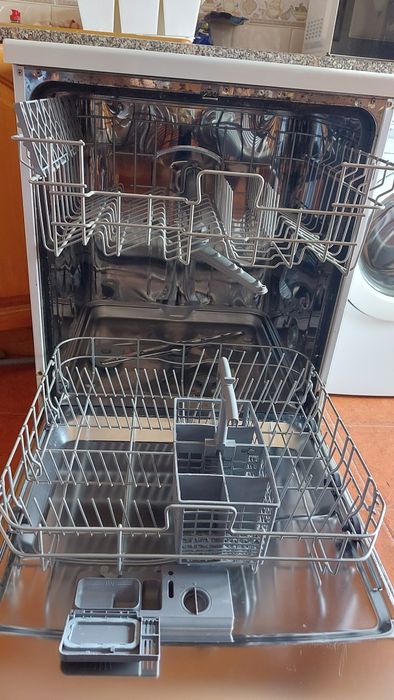 Máquina de lavar loiça Teka.