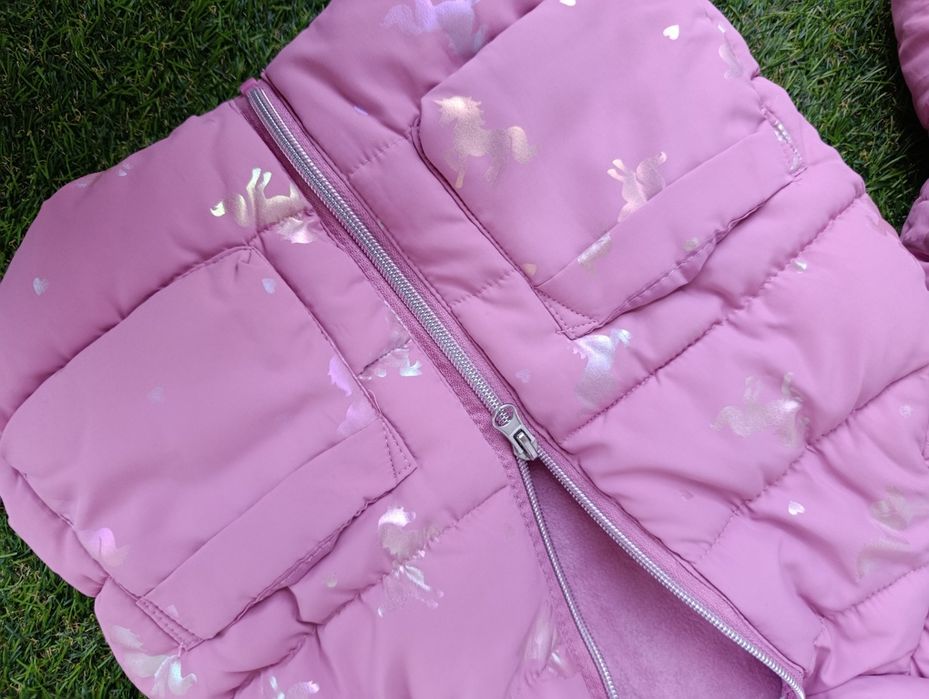 Liliowa kurtka ocieplana w jednorożce