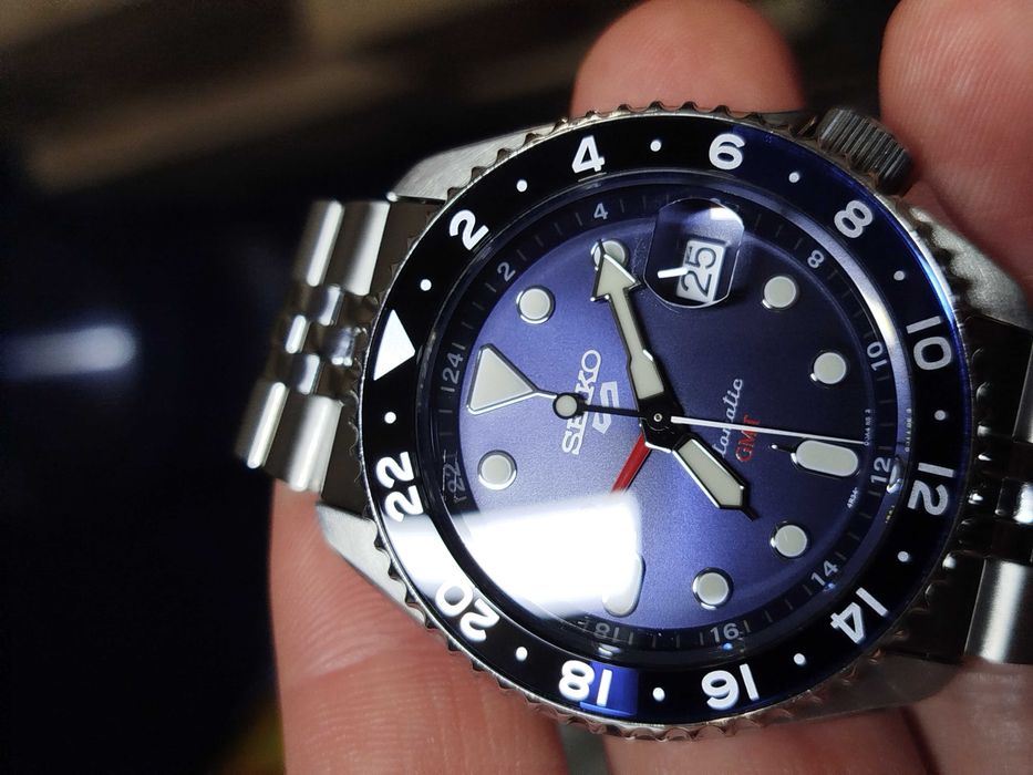 б.в. царапка на склі Seiko 5 SSK003 GMT механіка 4R34 годинник