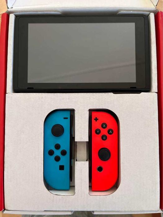 Nintendo Switch V2 + FIFA 23 + Caixa Completa