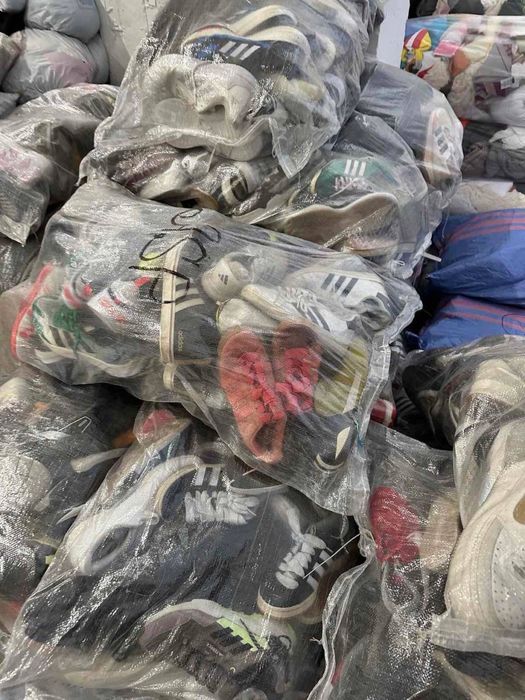 Оптом взуття Адідас