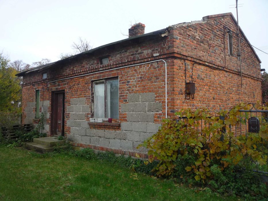 Dom z zabudowaną działką 3 tys. m kw.