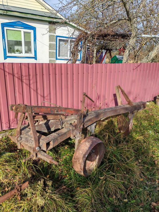 Трактор мтз 80 в робочому стані