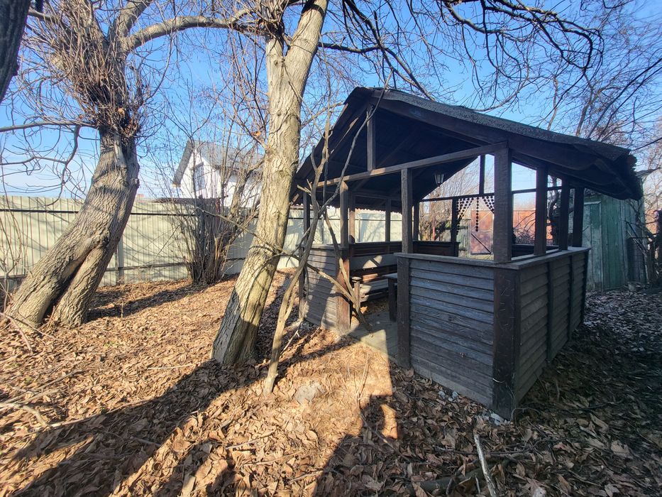 Добротний будинок з ділянкою 10 соток