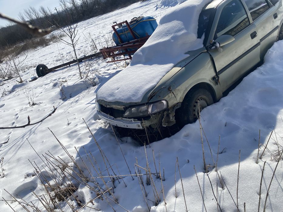 Розбір по запчастинах автомобіля опель векра б 1.6