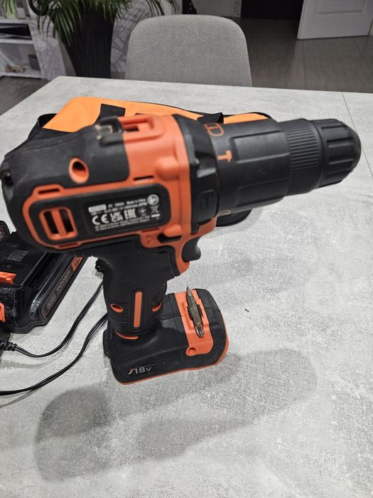 Wkrętarko wiertarka Black&Decker BCD700s