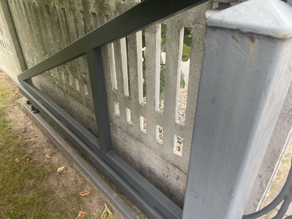 Elementy bramy kutej i furtki masywne