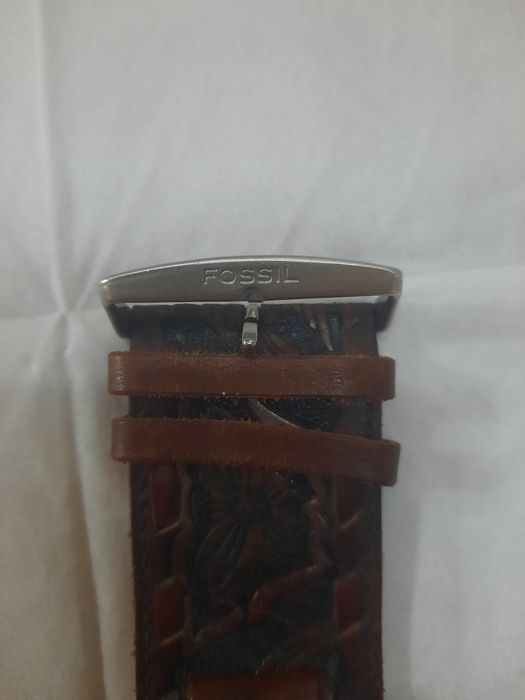 Relógio antigo com bracelete em pele