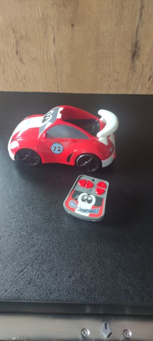 Autko sterowane czerwone