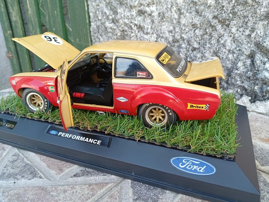Miniatura 1/18 Ford Escort MK 1