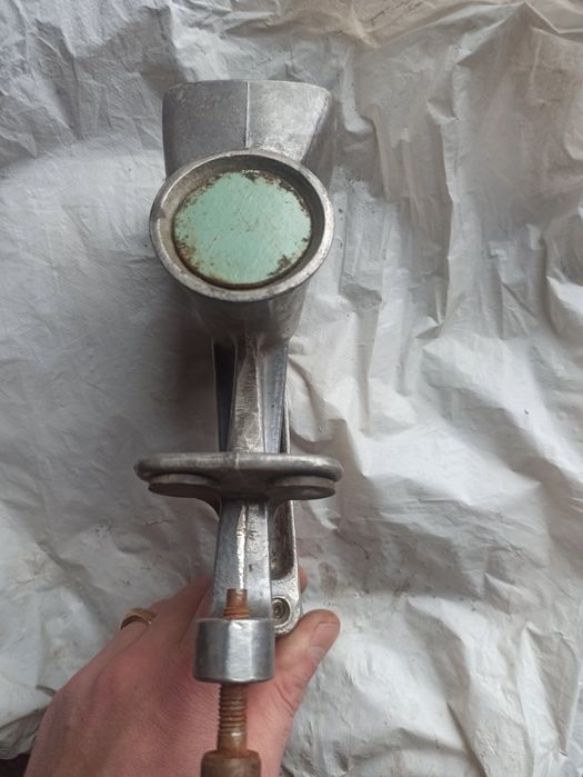 Ручная кофемолка Мрия