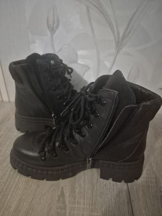 Нові черевики демісезонні 38