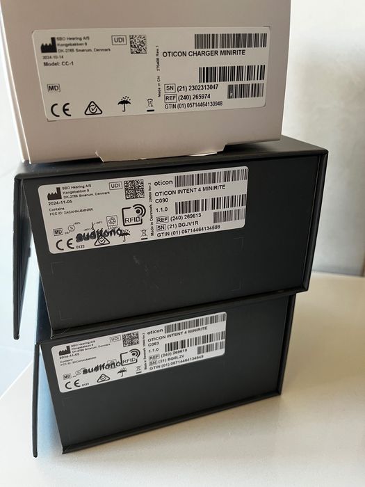 Aparelhos auditivos com pouquíssima utilização.