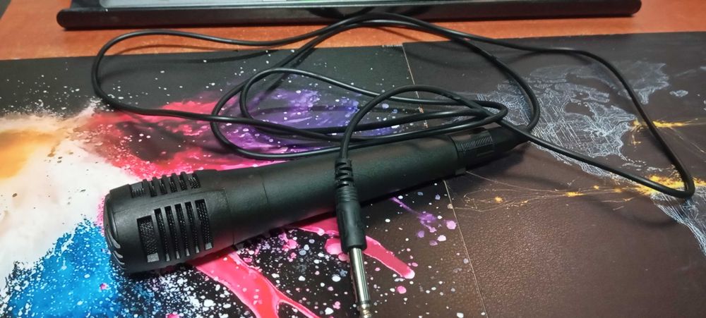 Mikrofon przewodowy Karaoke czarny