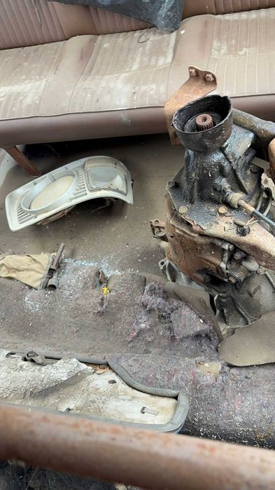 Toyota Hiace a precisar de restauro