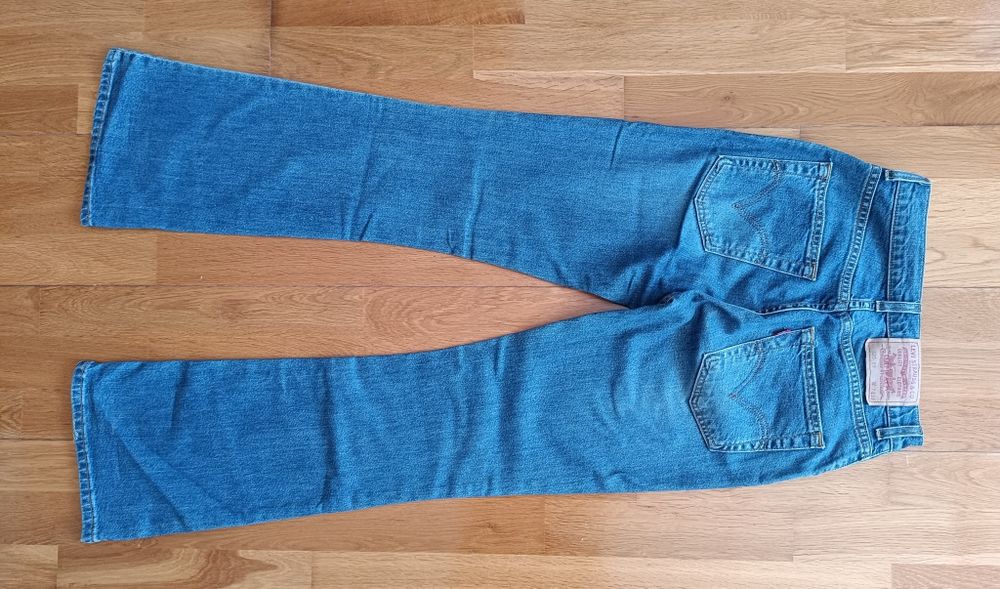 2 Calças de ganga Levi's Strauss Originais de mulher W27 L32.