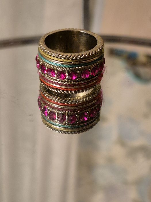 Браслет, колечка.