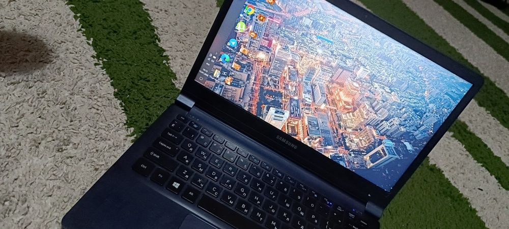 Samsung NP900X3G(13.3", i5, 8gb
O3Y, win 10)KpunuuA, niAcBiT