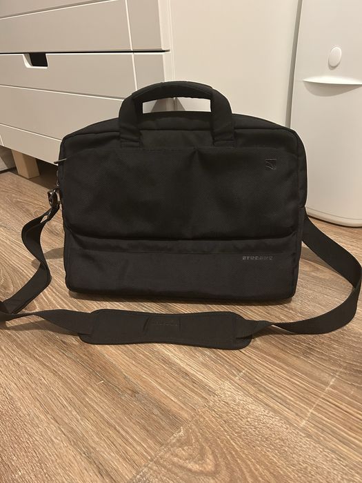 Czarna torba na laptopa Tucano