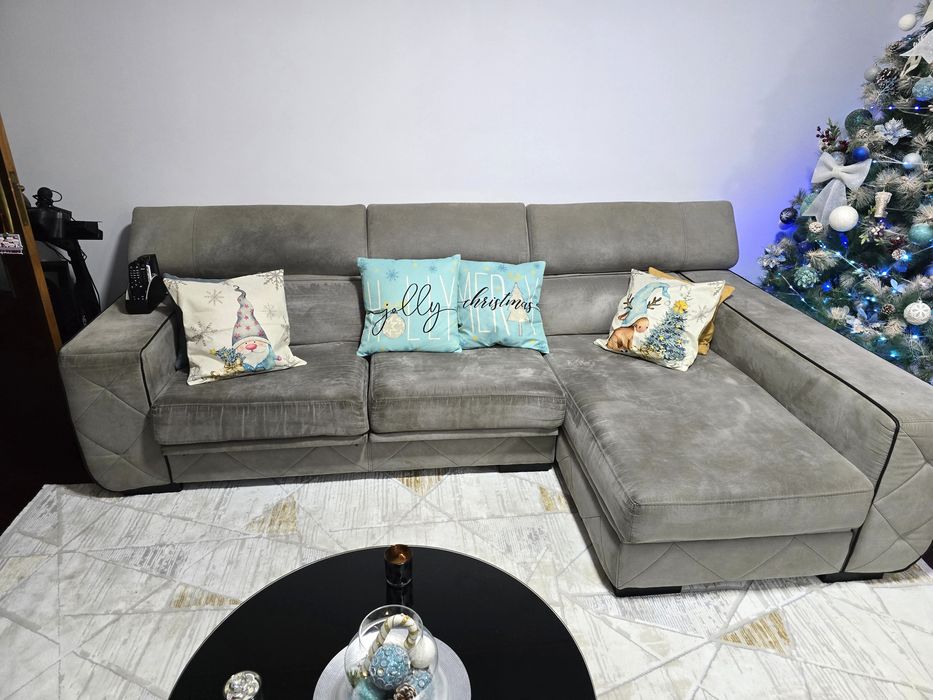 Sofá chaise long cinza c/ assentos deslizantes e encostos reclináveis