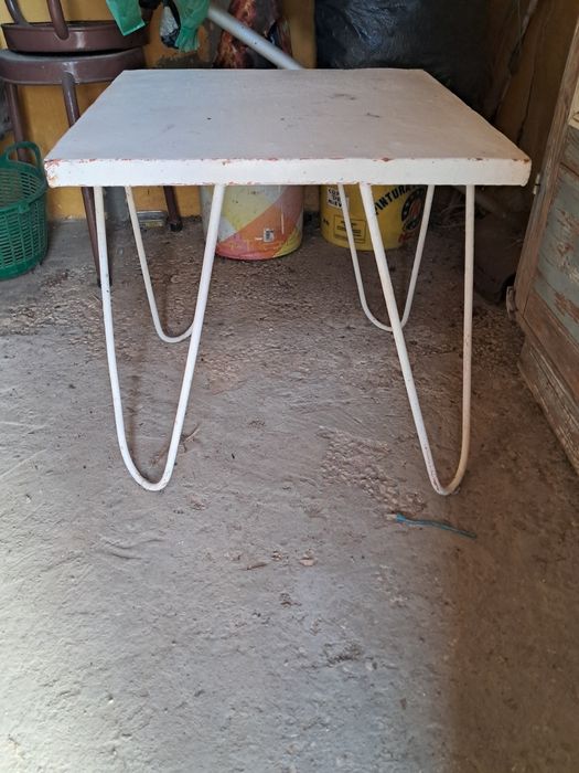 Mesa de apoio em ferro