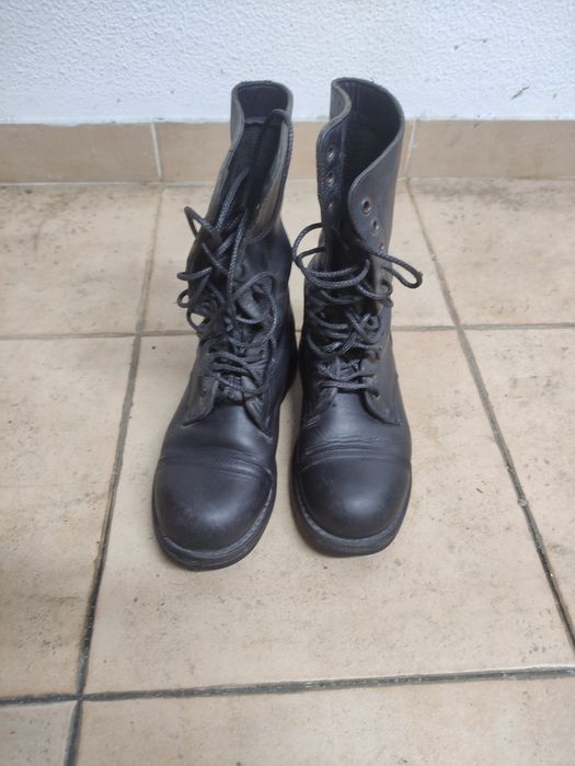 Botas militares usadas