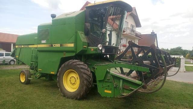Kombajn zbożowy John Deere 1055